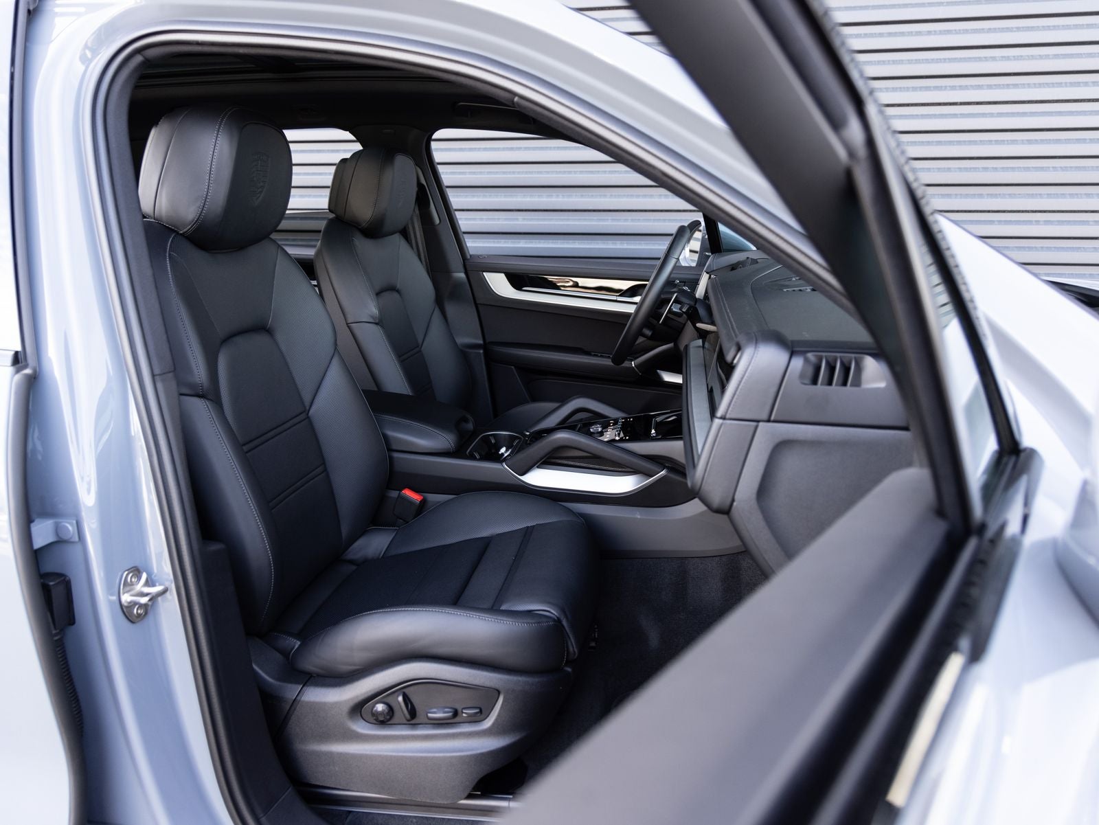 2025 Porsche Cayenne AWD