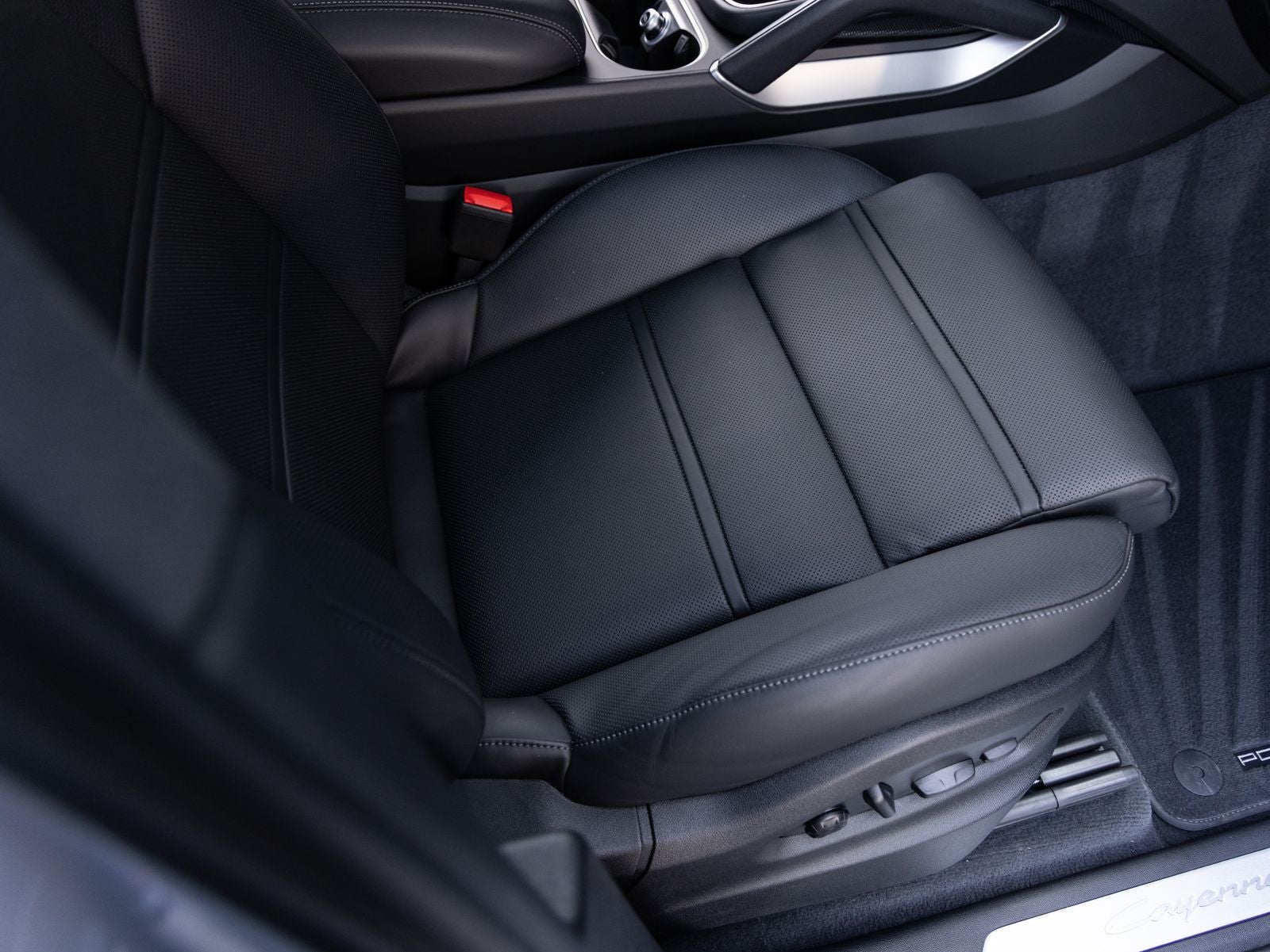 2025 Porsche Cayenne AWD