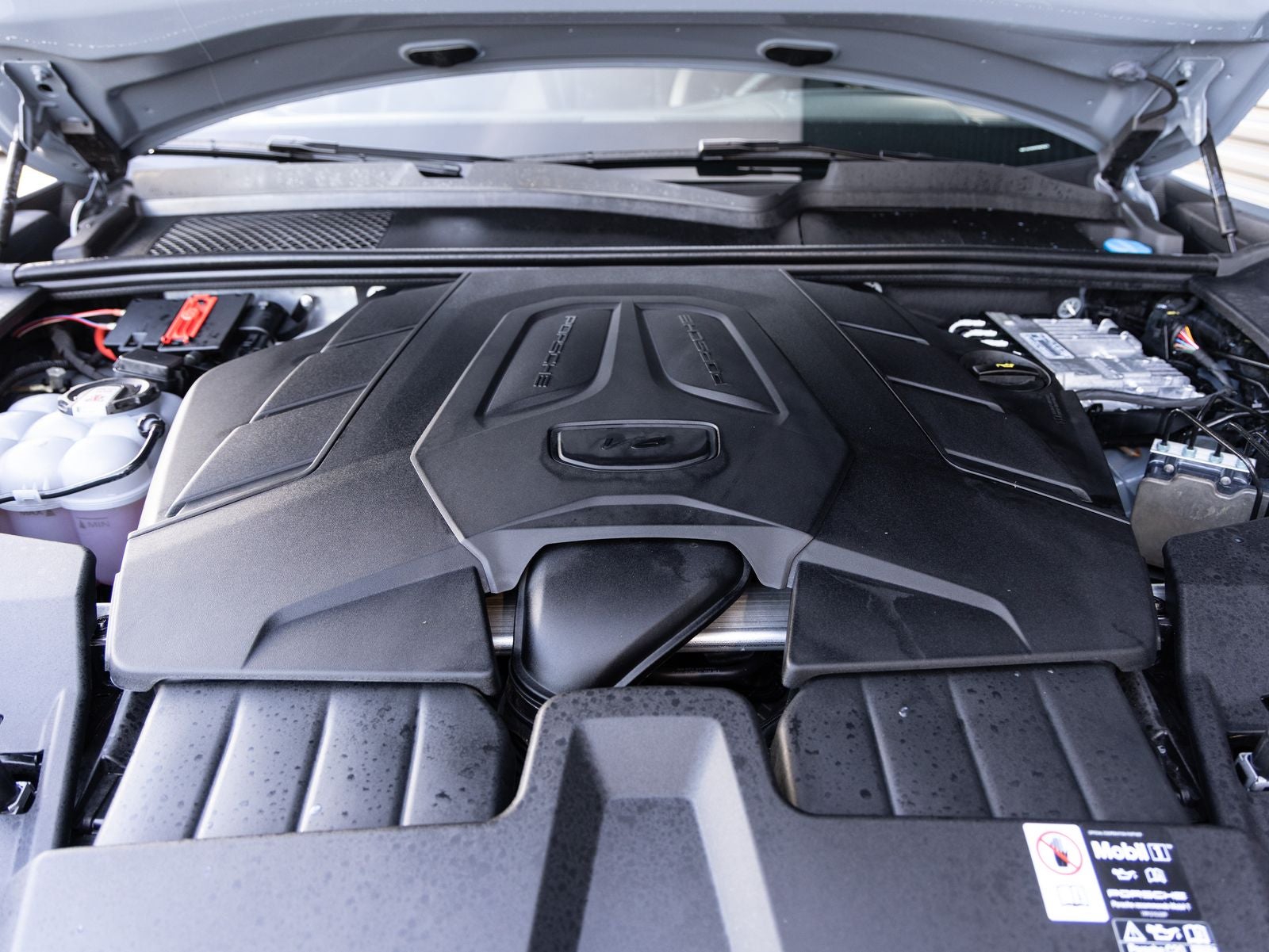 2025 Porsche Cayenne AWD