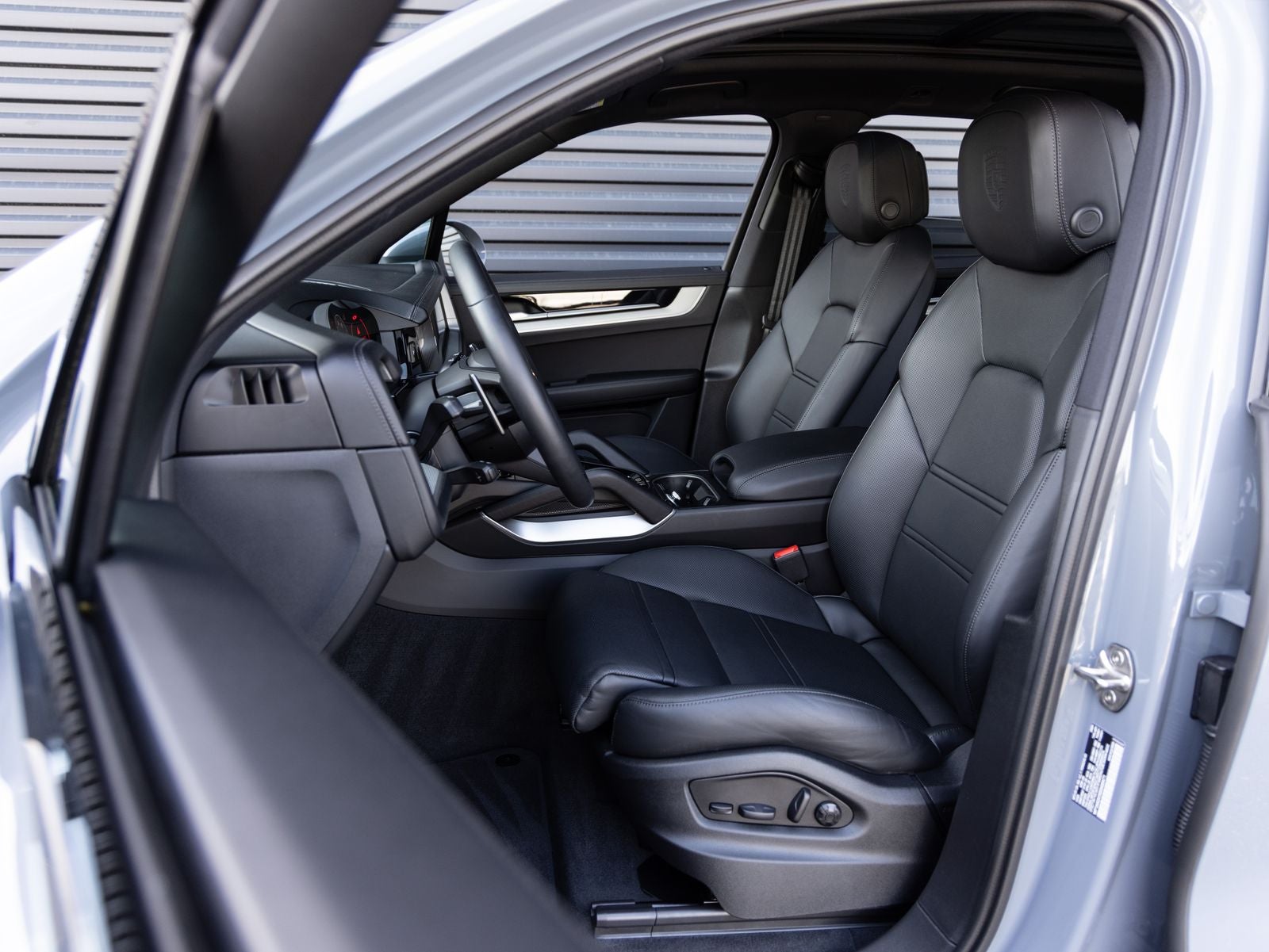 2025 Porsche Cayenne AWD