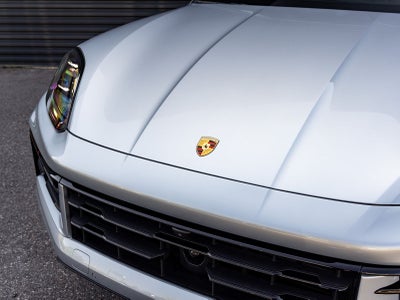 2025 Porsche Cayenne AWD