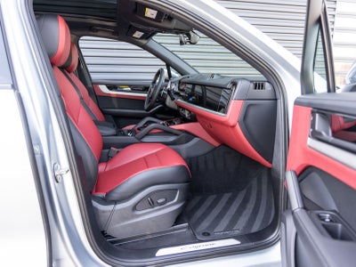 2025 Porsche Cayenne AWD