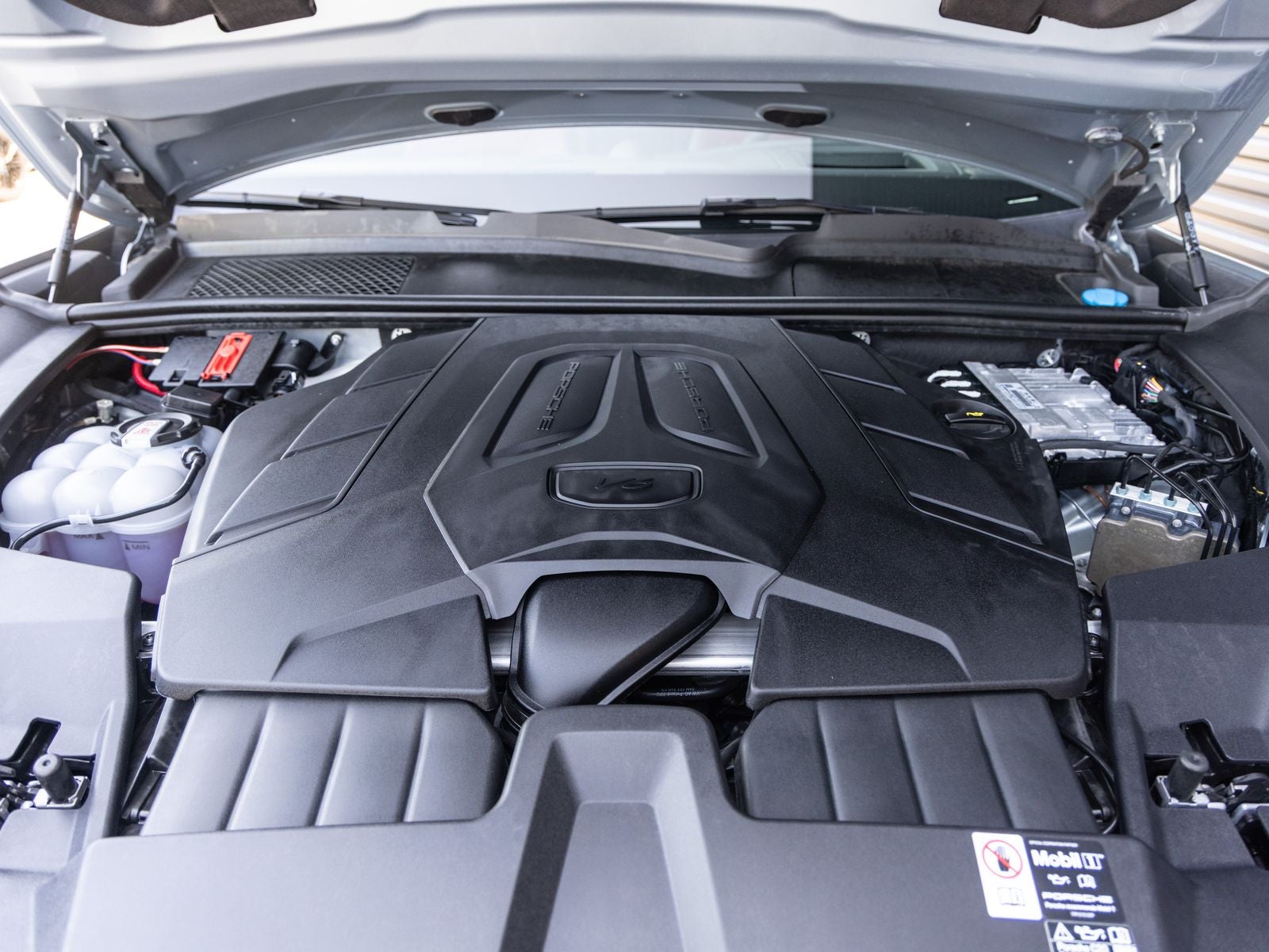2025 Porsche Cayenne AWD