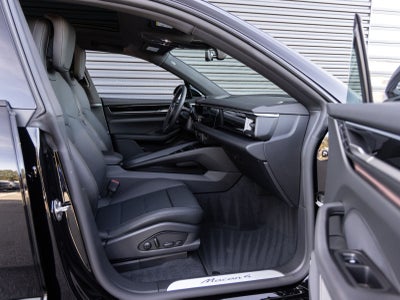 2026 Porsche Macan Macan 4 Electric