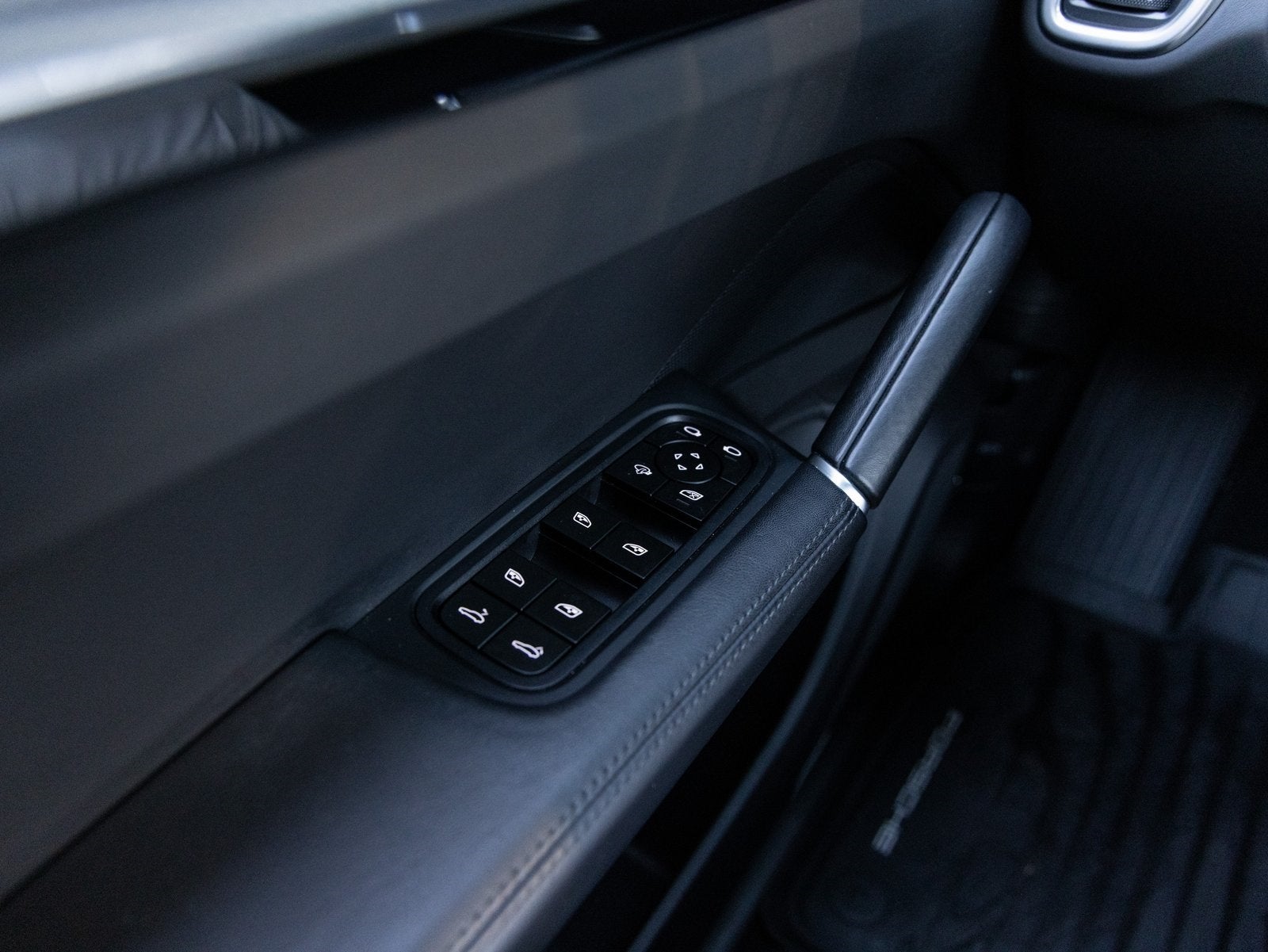 2023 Porsche Cayenne Cayenne S Platinum Edition (MY23)