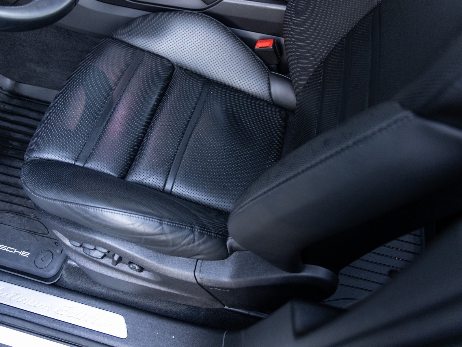 2023 Porsche Cayenne Cayenne S Platinum Edition (MY23)