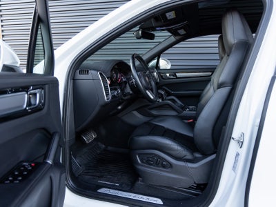 2023 Porsche Cayenne Cayenne S Platinum Edition (MY23)