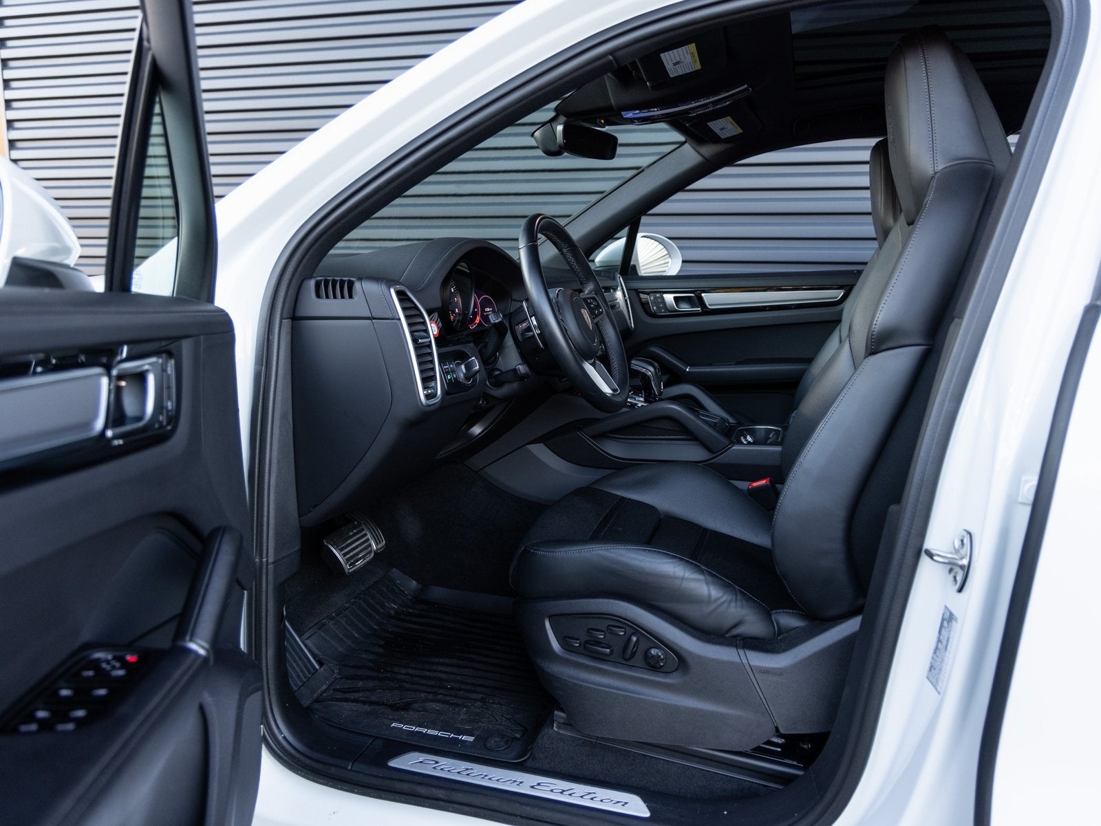 2023 Porsche Cayenne Cayenne S Platinum Edition (MY23)