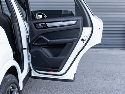 2023 Porsche Cayenne Cayenne S Platinum Edition (MY23)