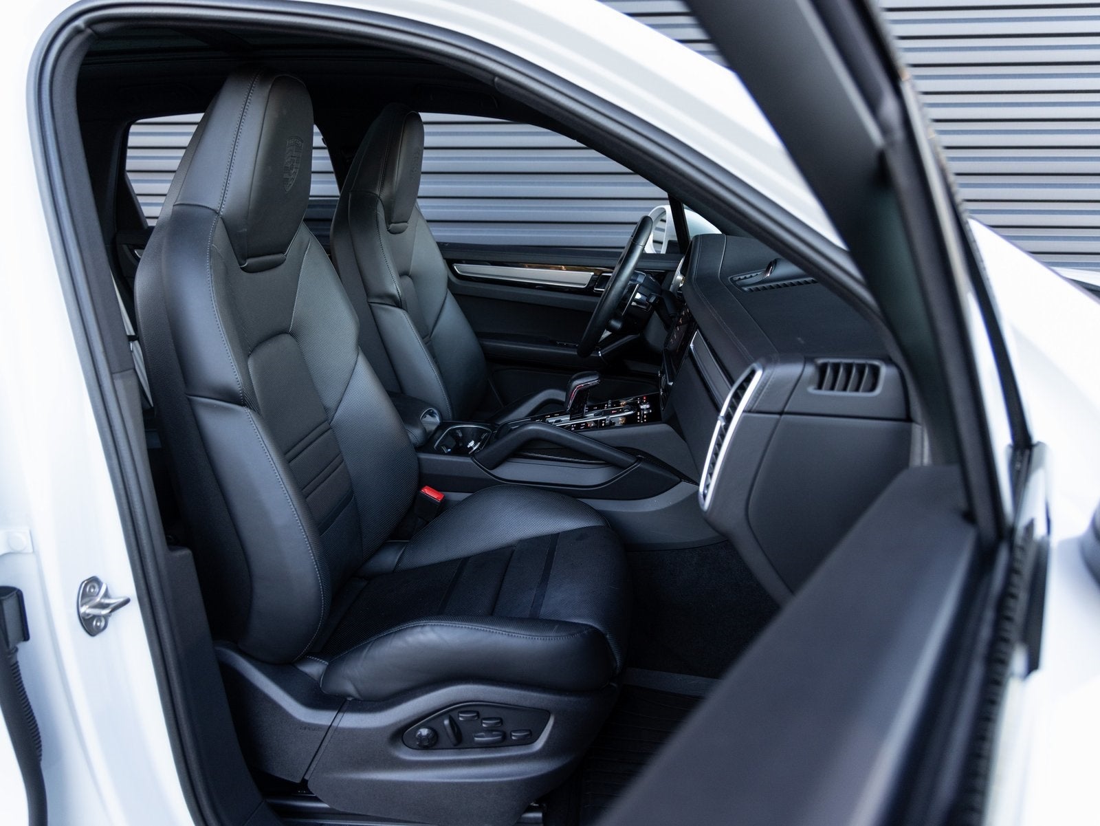 2023 Porsche Cayenne Cayenne S Platinum Edition (MY23)