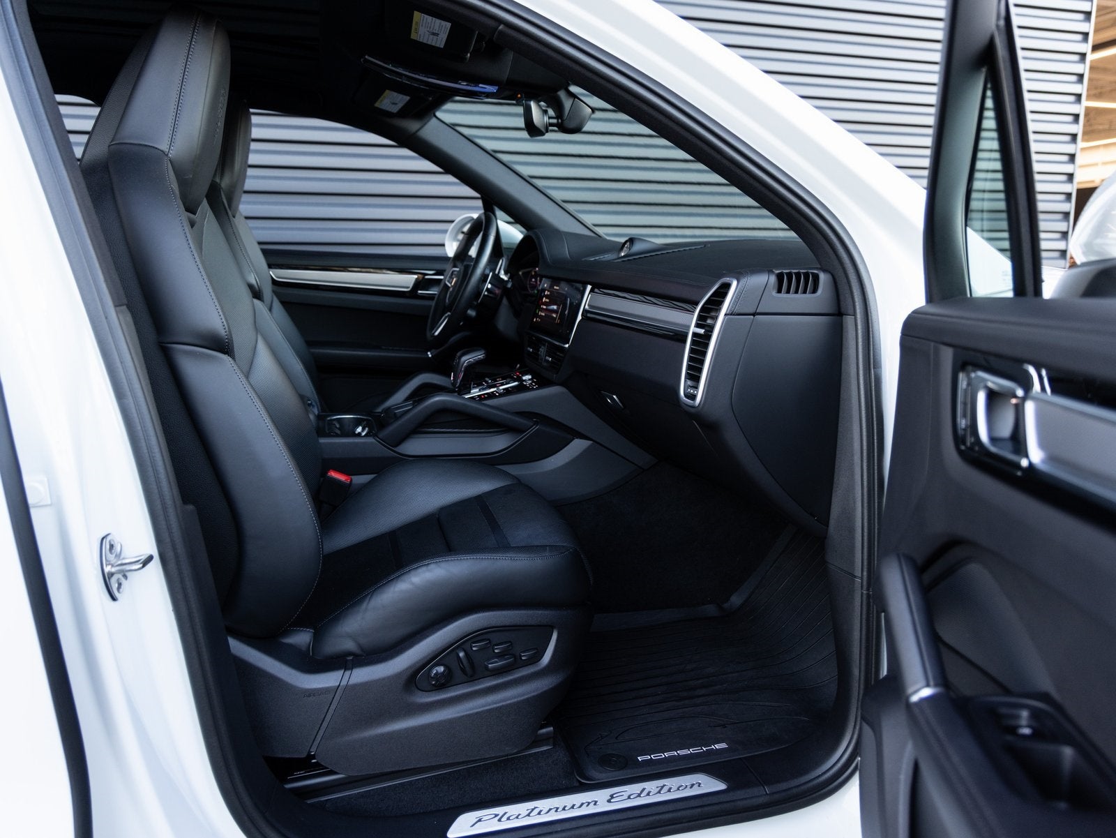 2023 Porsche Cayenne Cayenne S Platinum Edition (MY23)