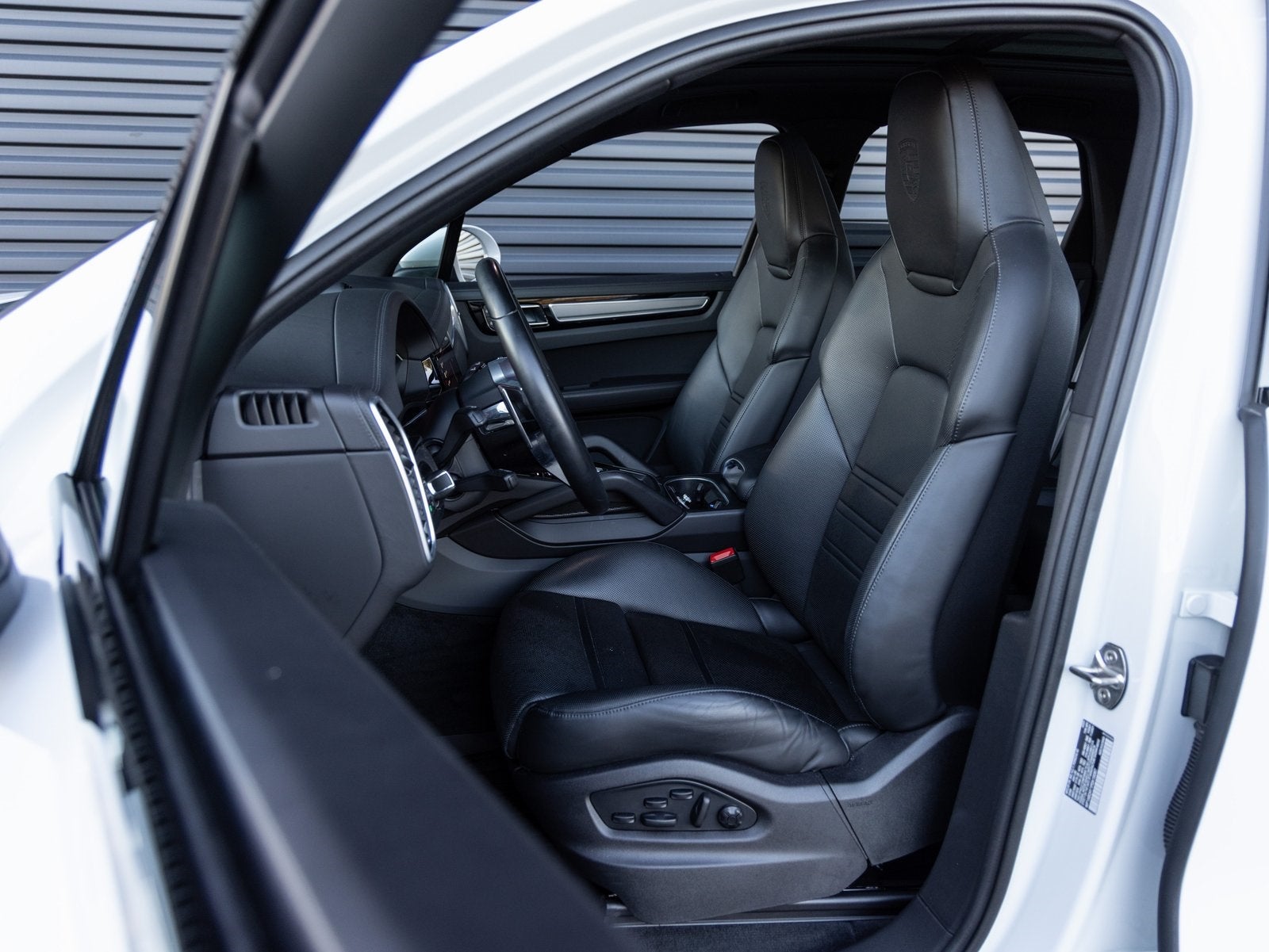 2023 Porsche Cayenne Cayenne S Platinum Edition (MY23)