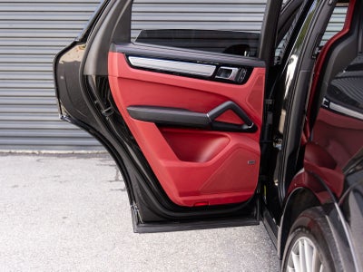 2023 Porsche Cayenne S Platinum Edition
