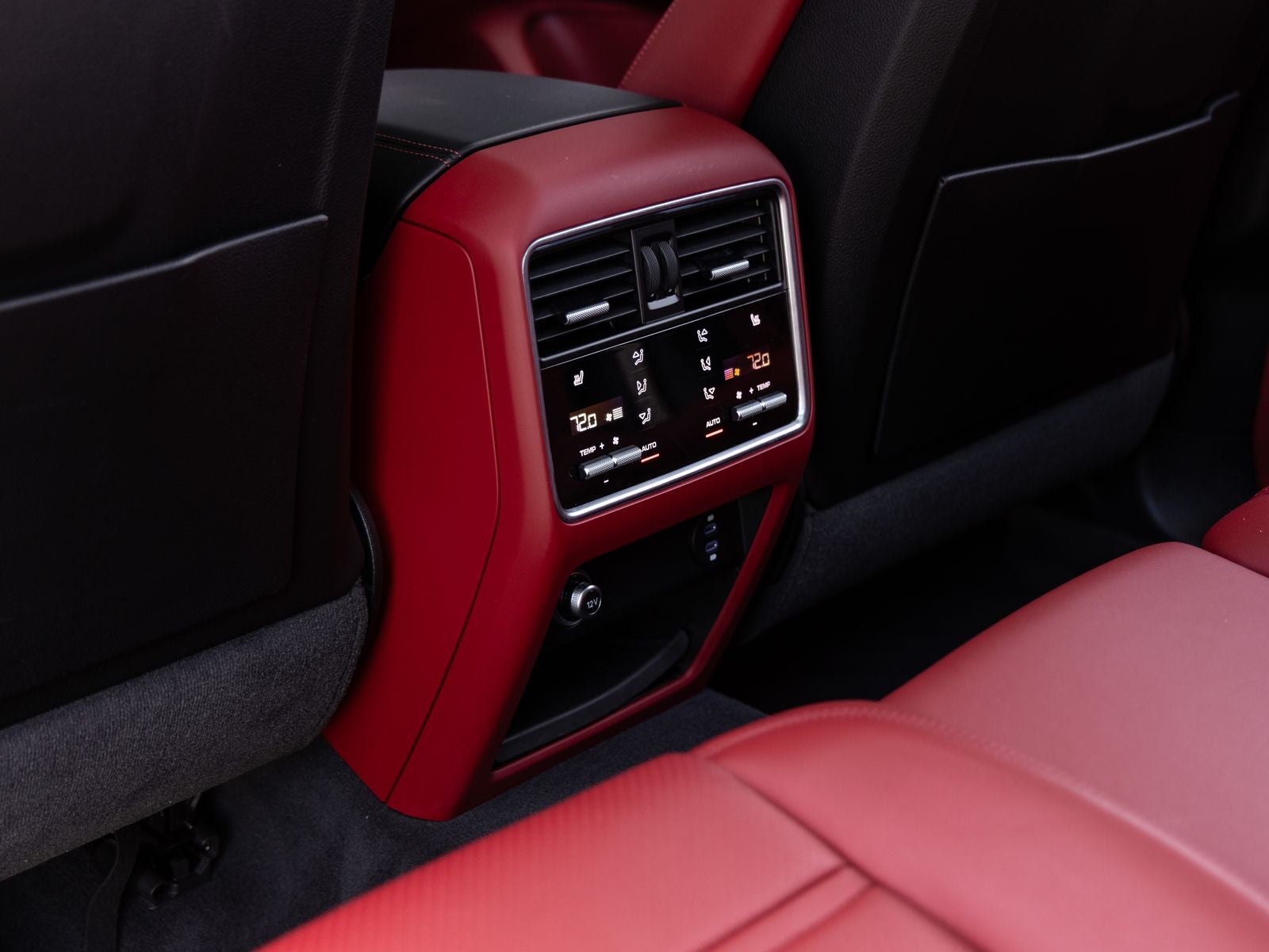 2023 Porsche Cayenne S Platinum Edition