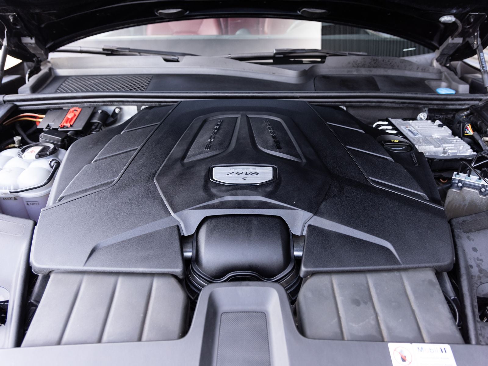 2023 Porsche Cayenne S Platinum Edition