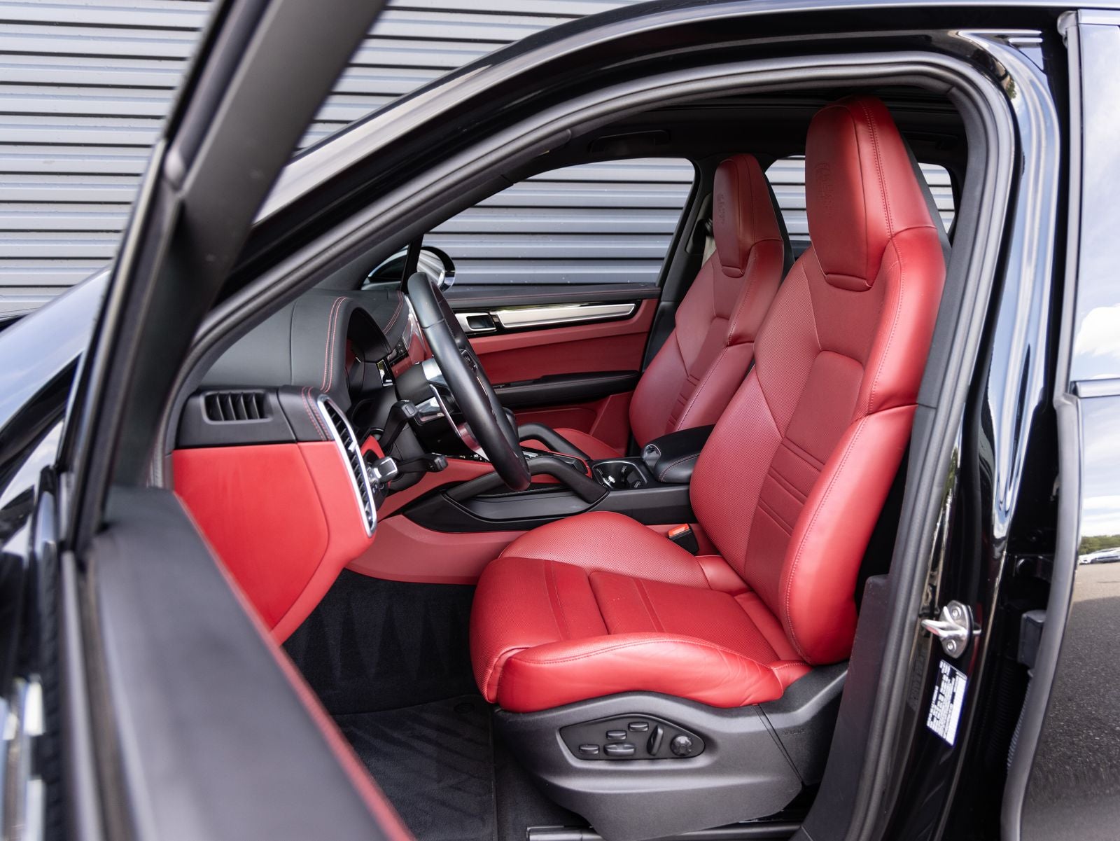 2023 Porsche Cayenne S Platinum Edition