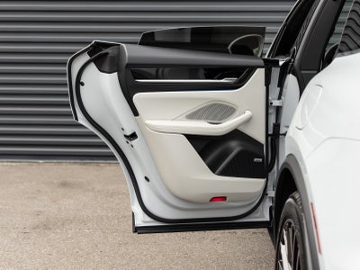 2025 Porsche Macan Macan 4S Electric