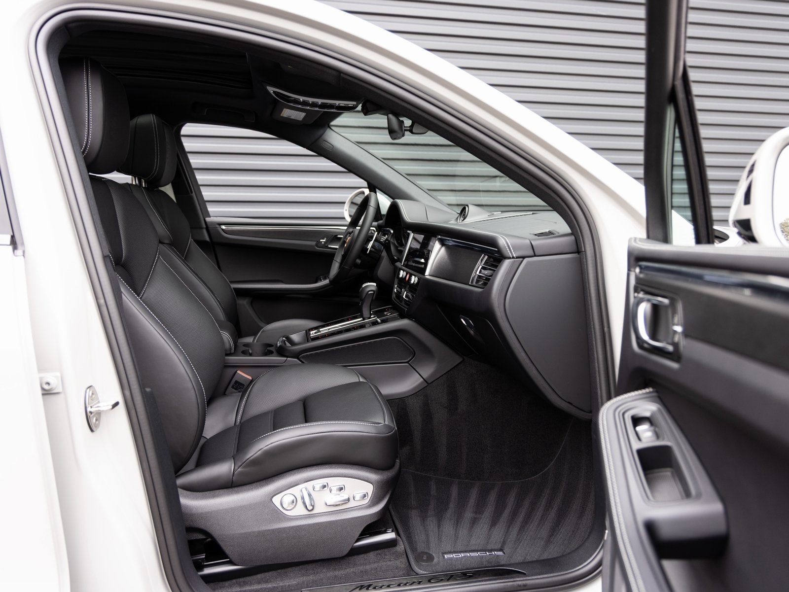 2026 Porsche Macan Macan GTS