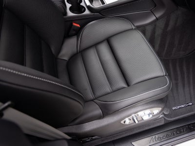 2026 Porsche Macan Macan GTS