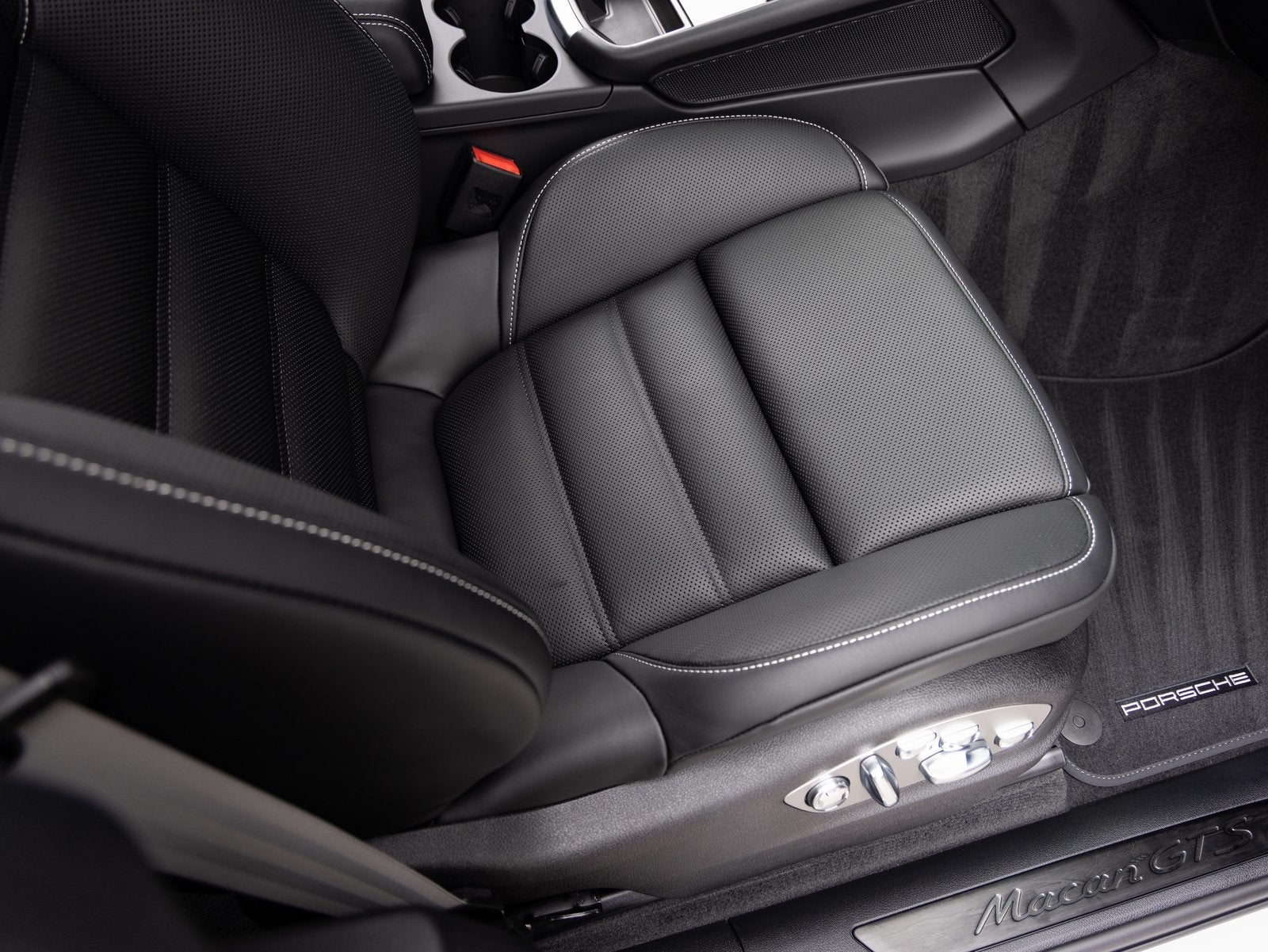 2026 Porsche Macan Macan GTS