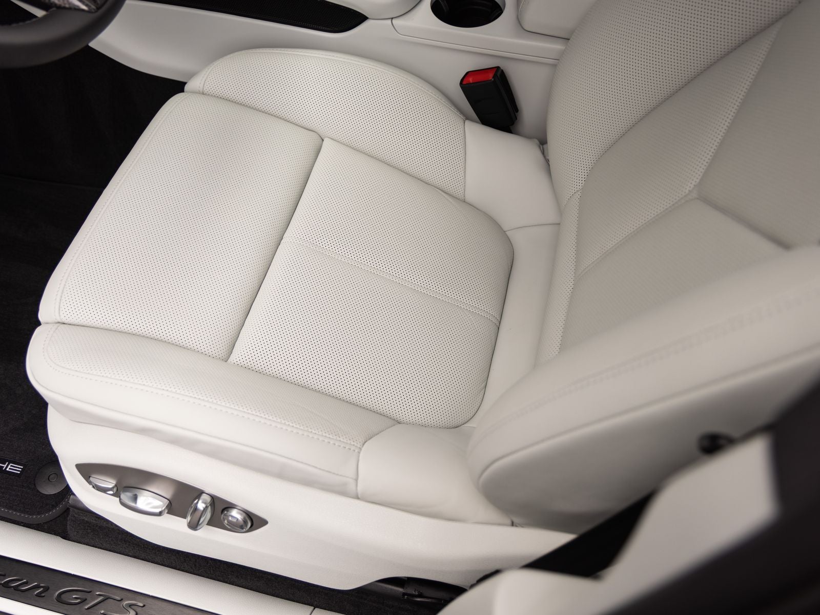 2026 Porsche Macan Macan GTS
