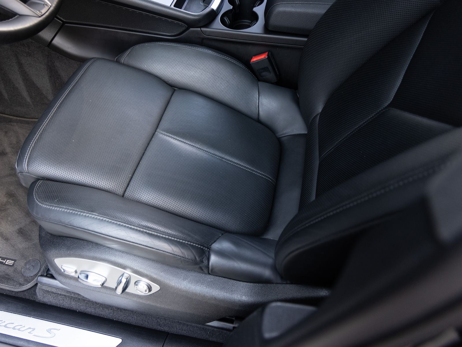 2023 Porsche Macan Macan S