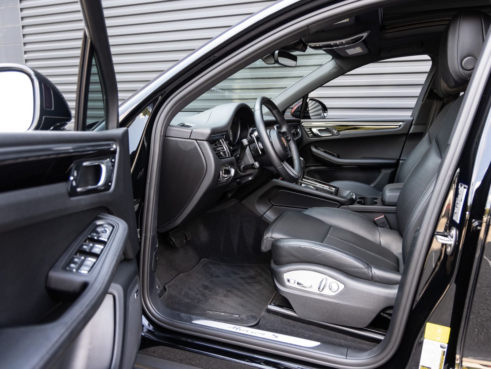 2023 Porsche Macan Macan S
