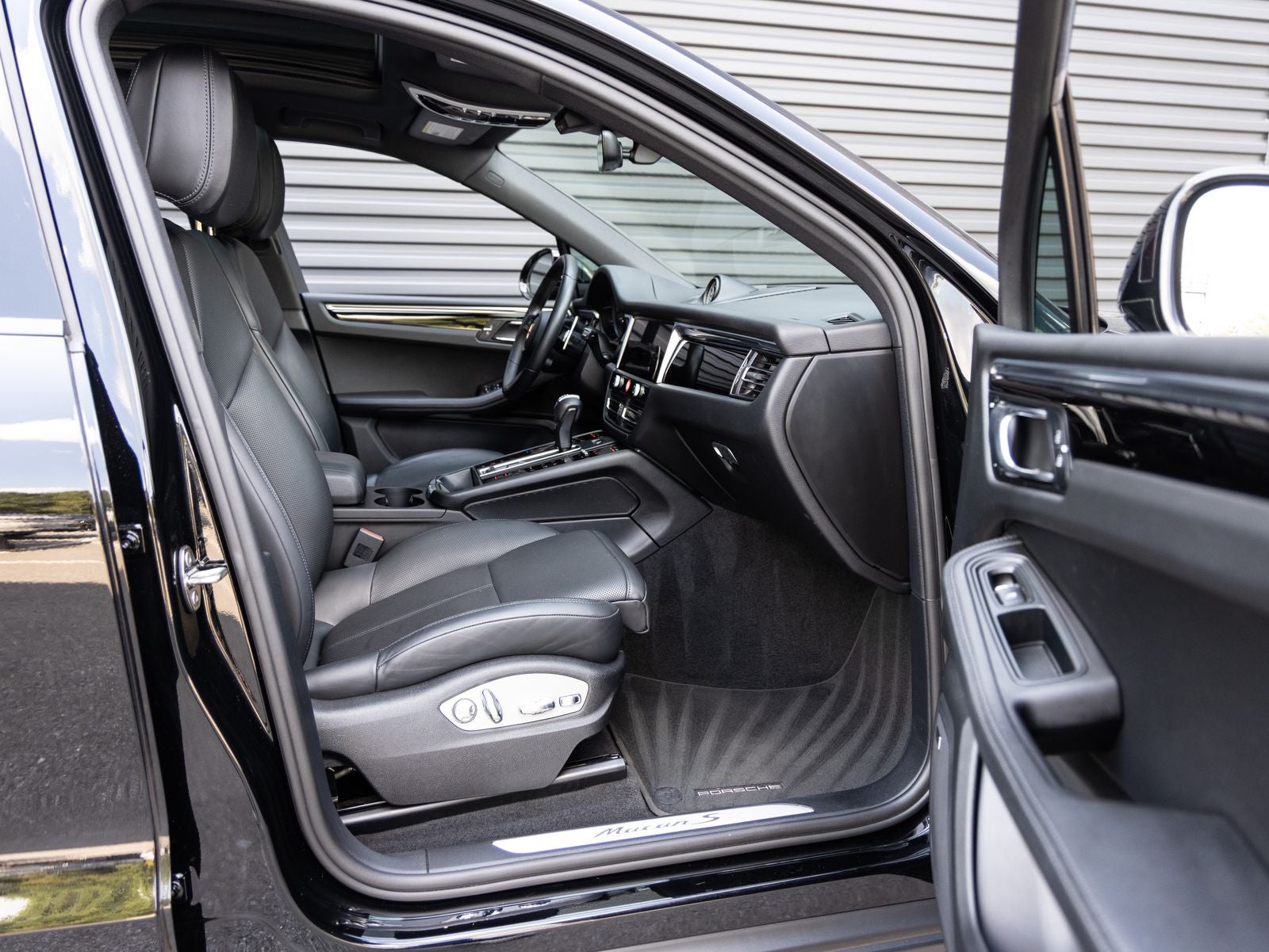 2023 Porsche Macan Macan S