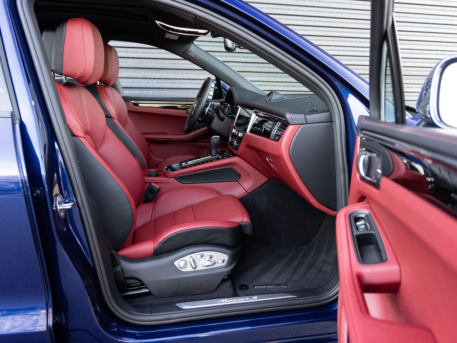 2025 Porsche Macan S