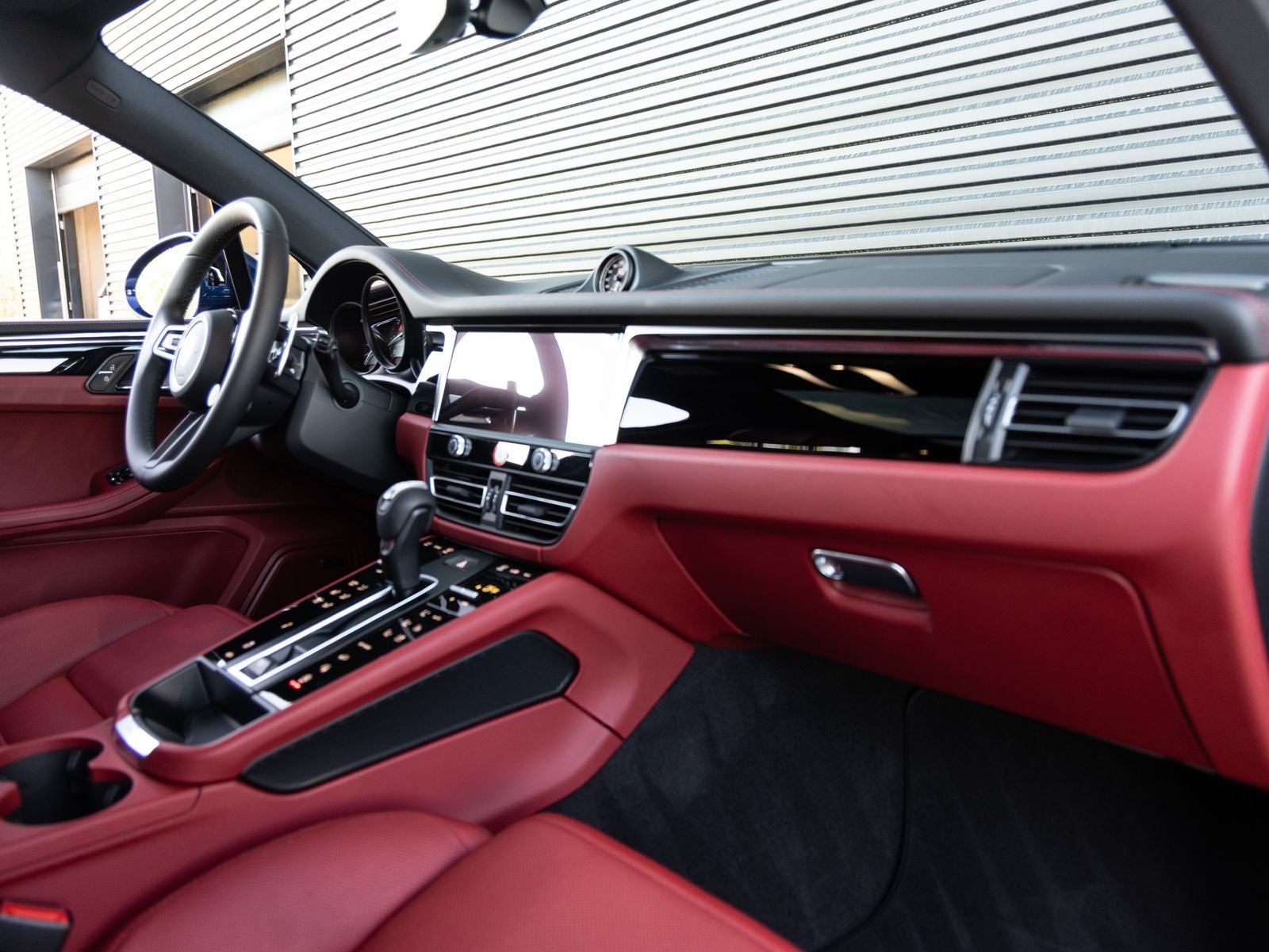 2025 Porsche Macan S