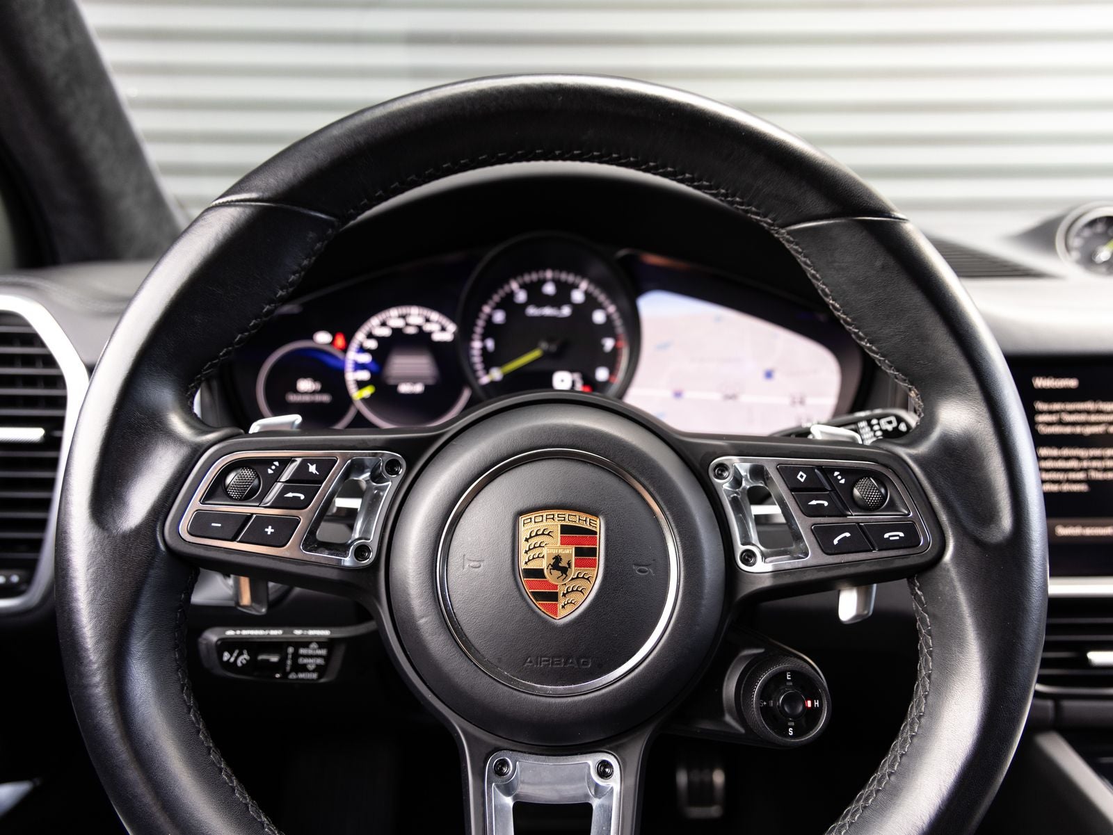 2023 Porsche Cayenne Turbo S E-Hybrid