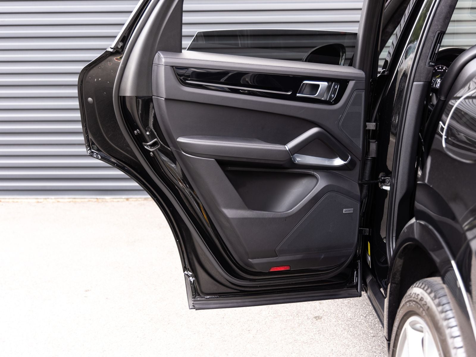 2023 Porsche Cayenne Turbo S E-Hybrid