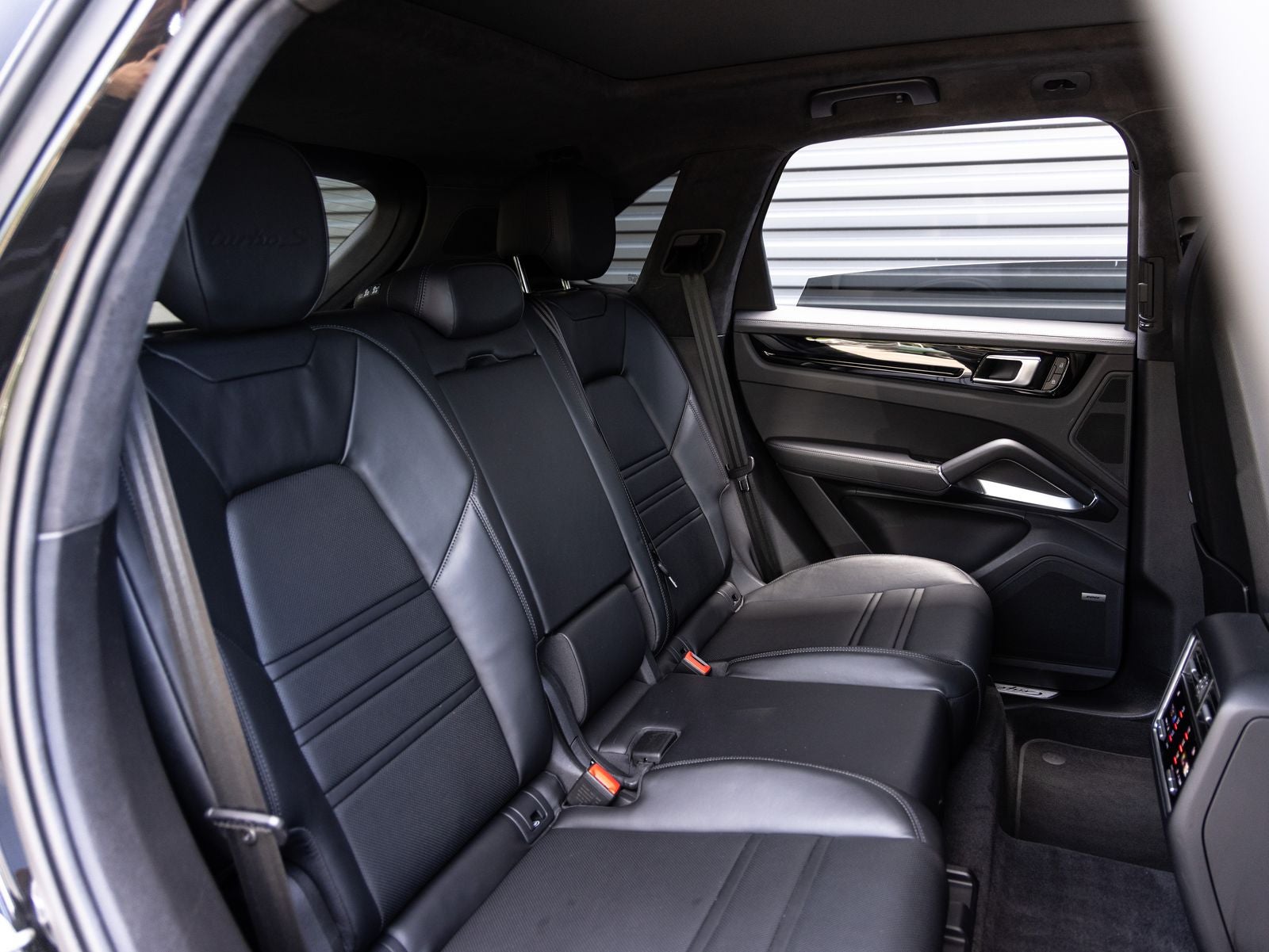2023 Porsche Cayenne Turbo S E-Hybrid