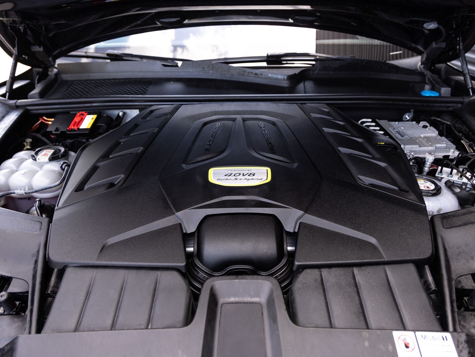 2023 Porsche Cayenne Turbo S E-Hybrid