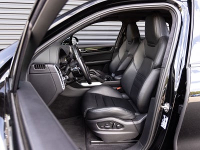 2023 Porsche Cayenne Turbo S E-Hybrid