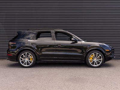 2023 Porsche Cayenne Turbo S E-Hybrid