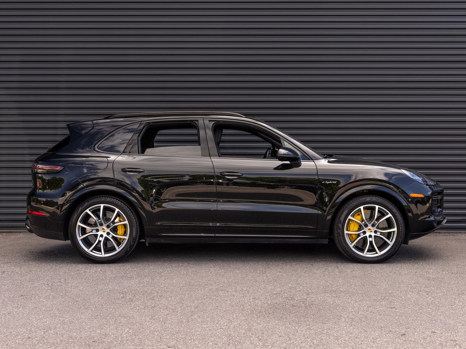 2023 Porsche Cayenne Turbo S E-Hybrid