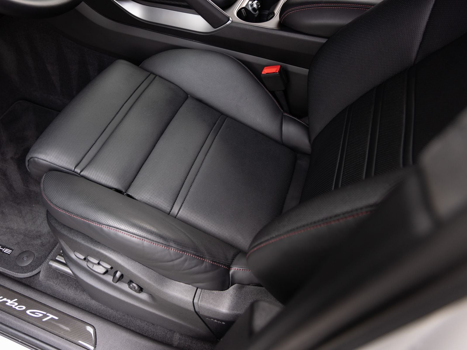 2024 Porsche Cayenne Turbo GT
