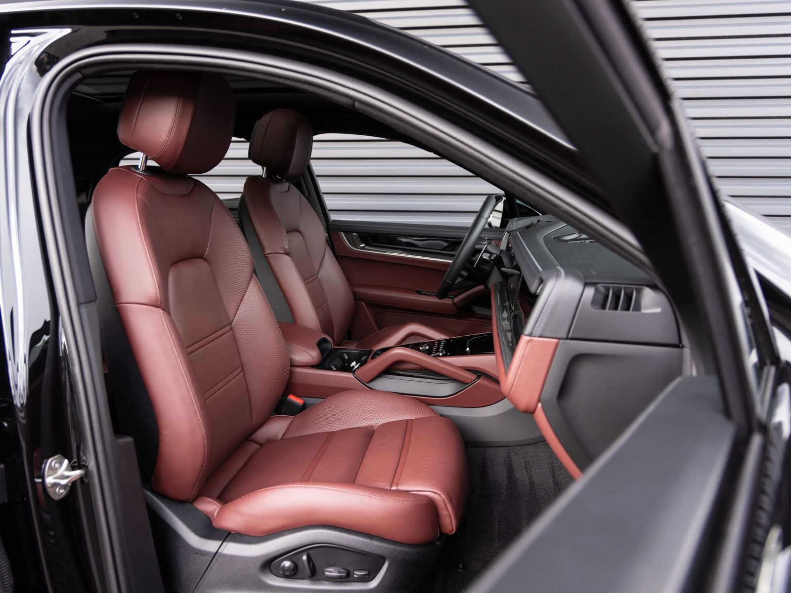 2025 Porsche Cayenne S Coupe