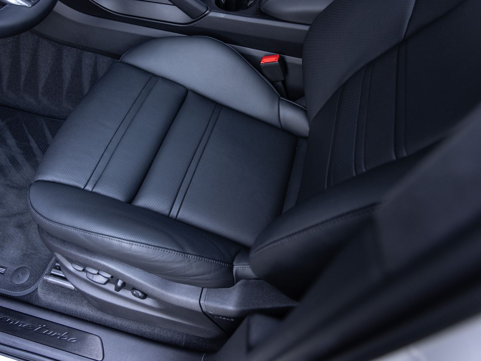 2026 Porsche Cayenne Turbo E-Hybrid Coupe