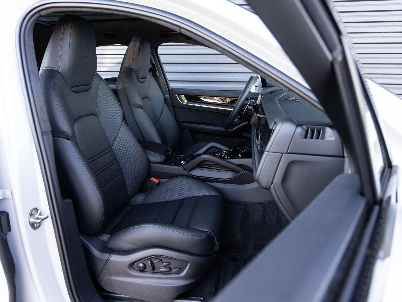 2026 Porsche Cayenne Turbo E-Hybrid Coupe