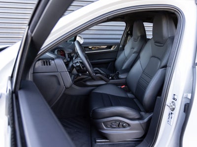 2026 Porsche Cayenne Turbo E-Hybrid Coupe